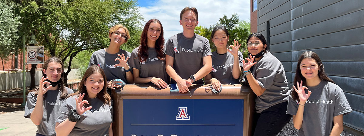  Group of high school students from the 2022 Young Global Leaders program, standing around the MEZCOPH campus sign