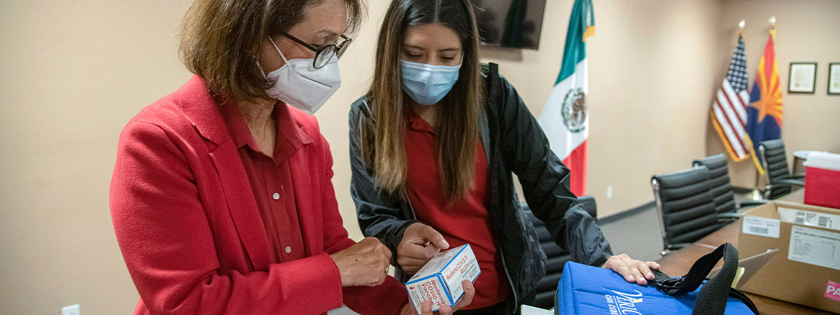 Drs Rosales and Soto at border vaccine event in 2021